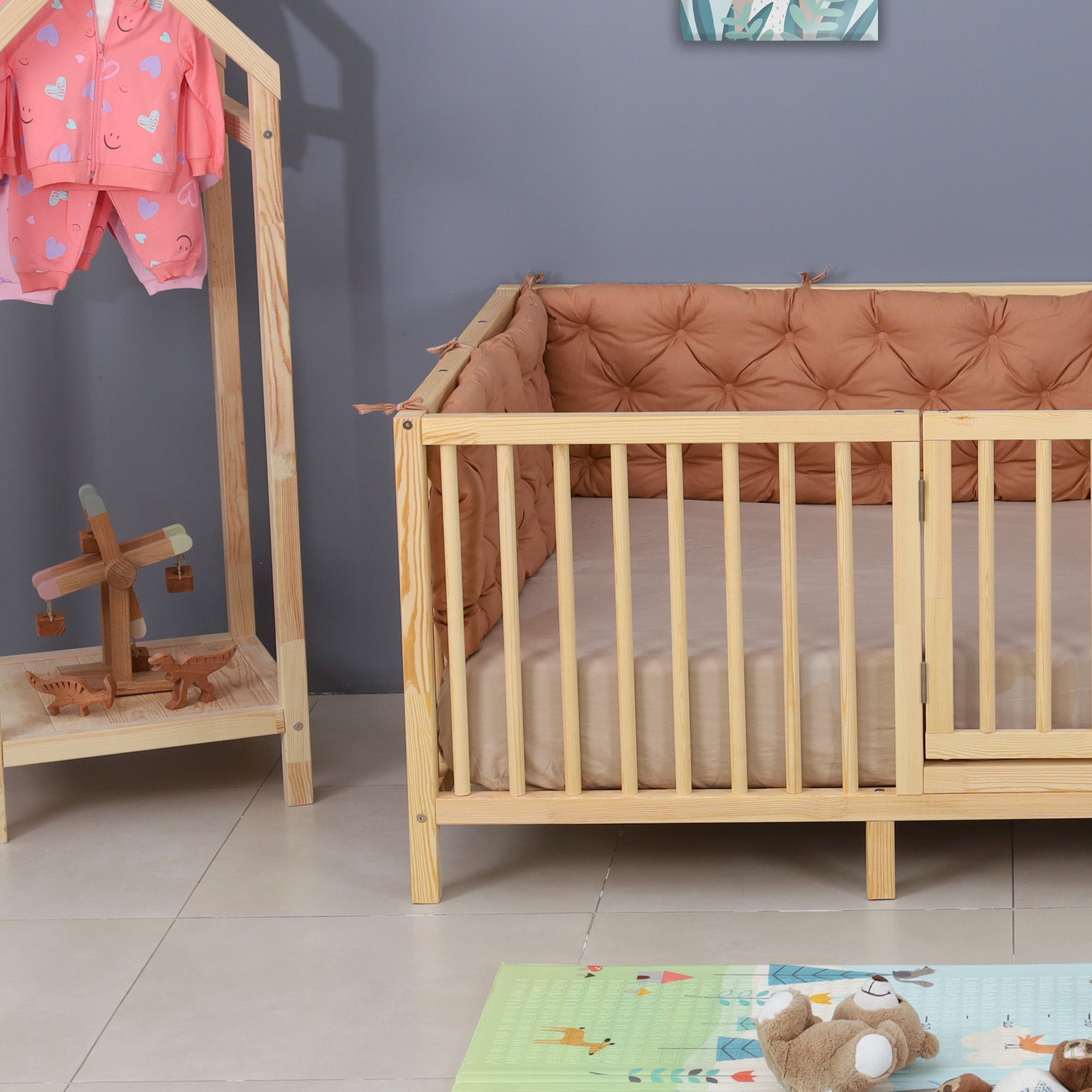 Aspen - Montessori Playpen Low Bed with Cylindrical Railings and Gate