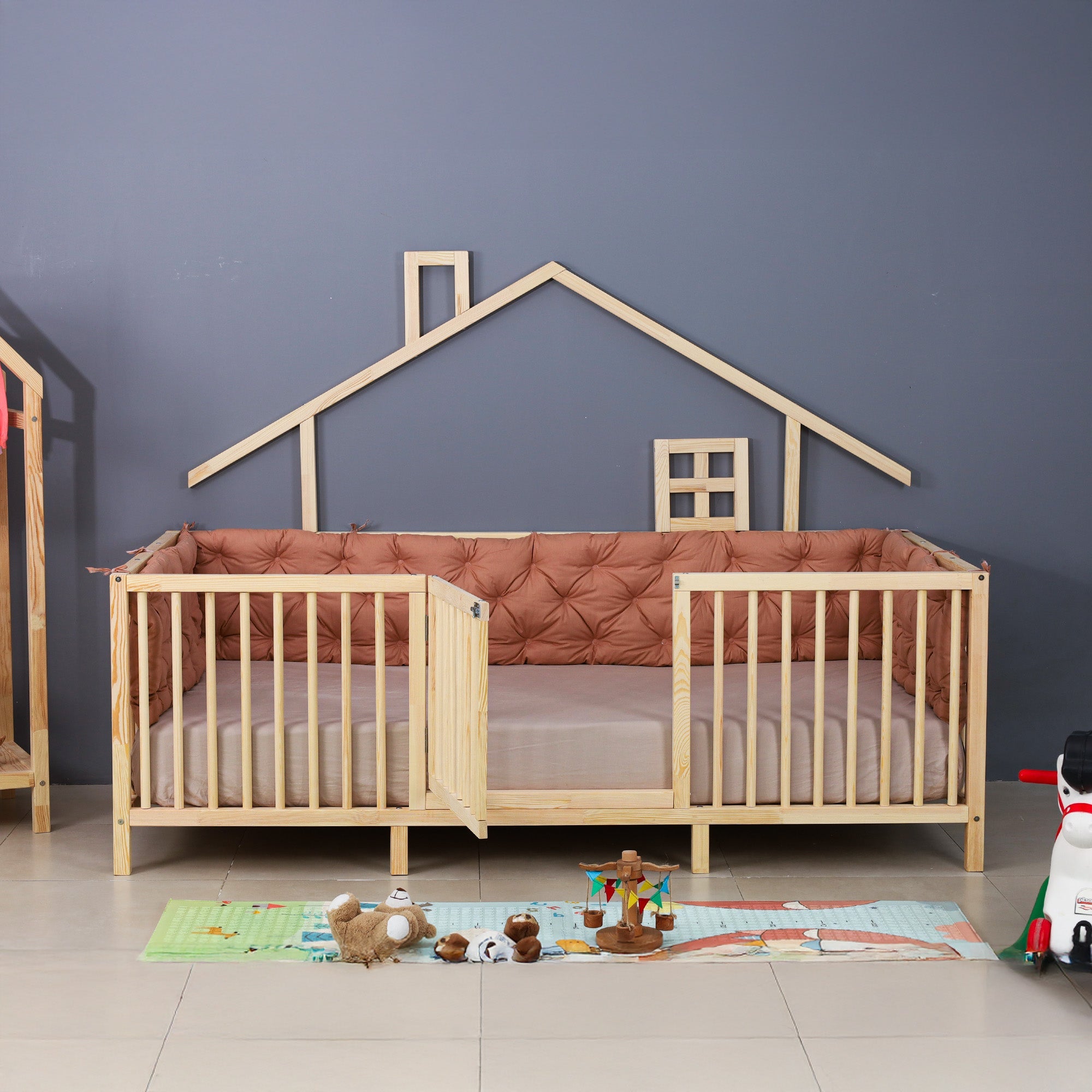 Septe - Montessori Playhouse Low Bed with Cylindrical Railings and Gate