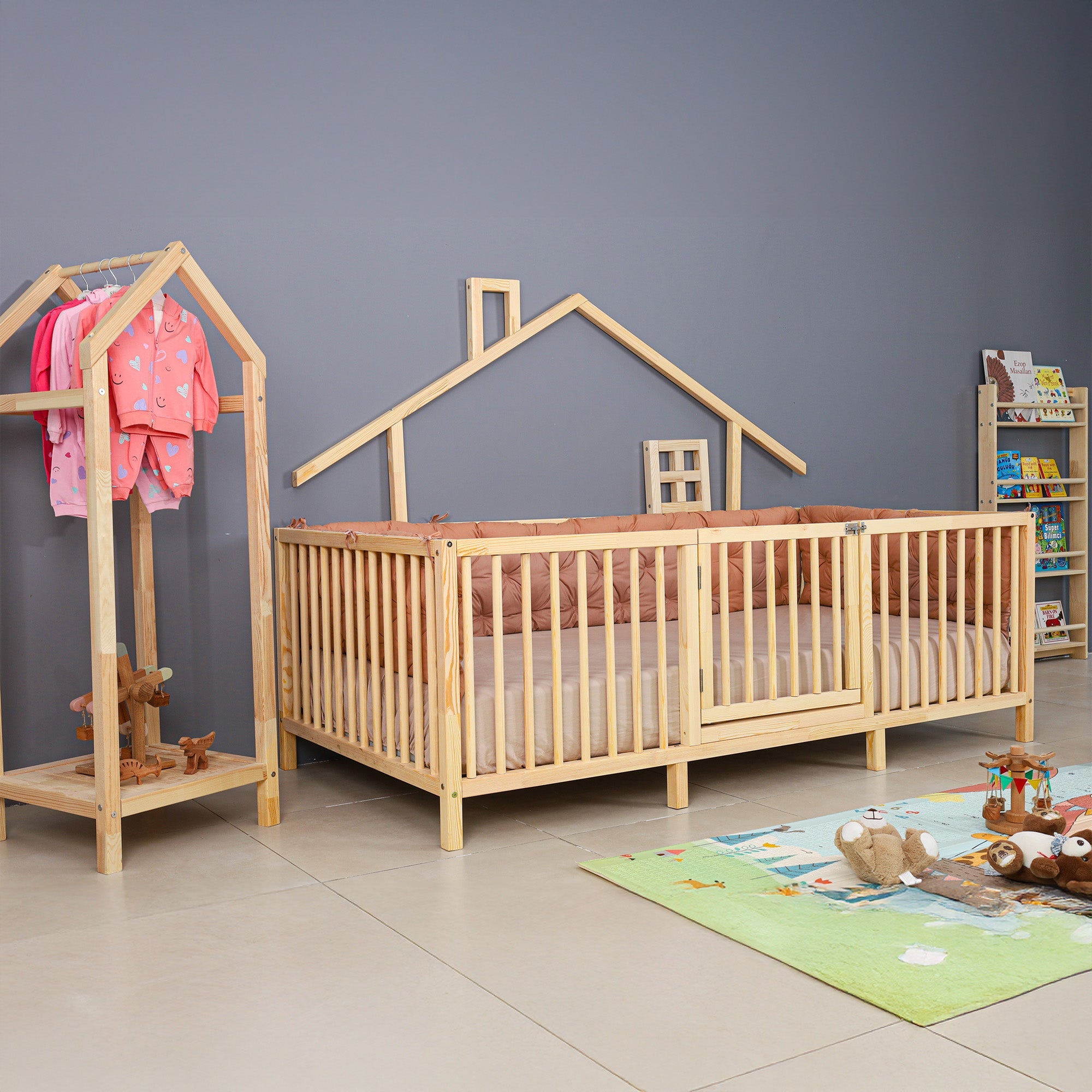 Septe - Montessori Playhouse Low Bed with Cylindrical Railings and Gate